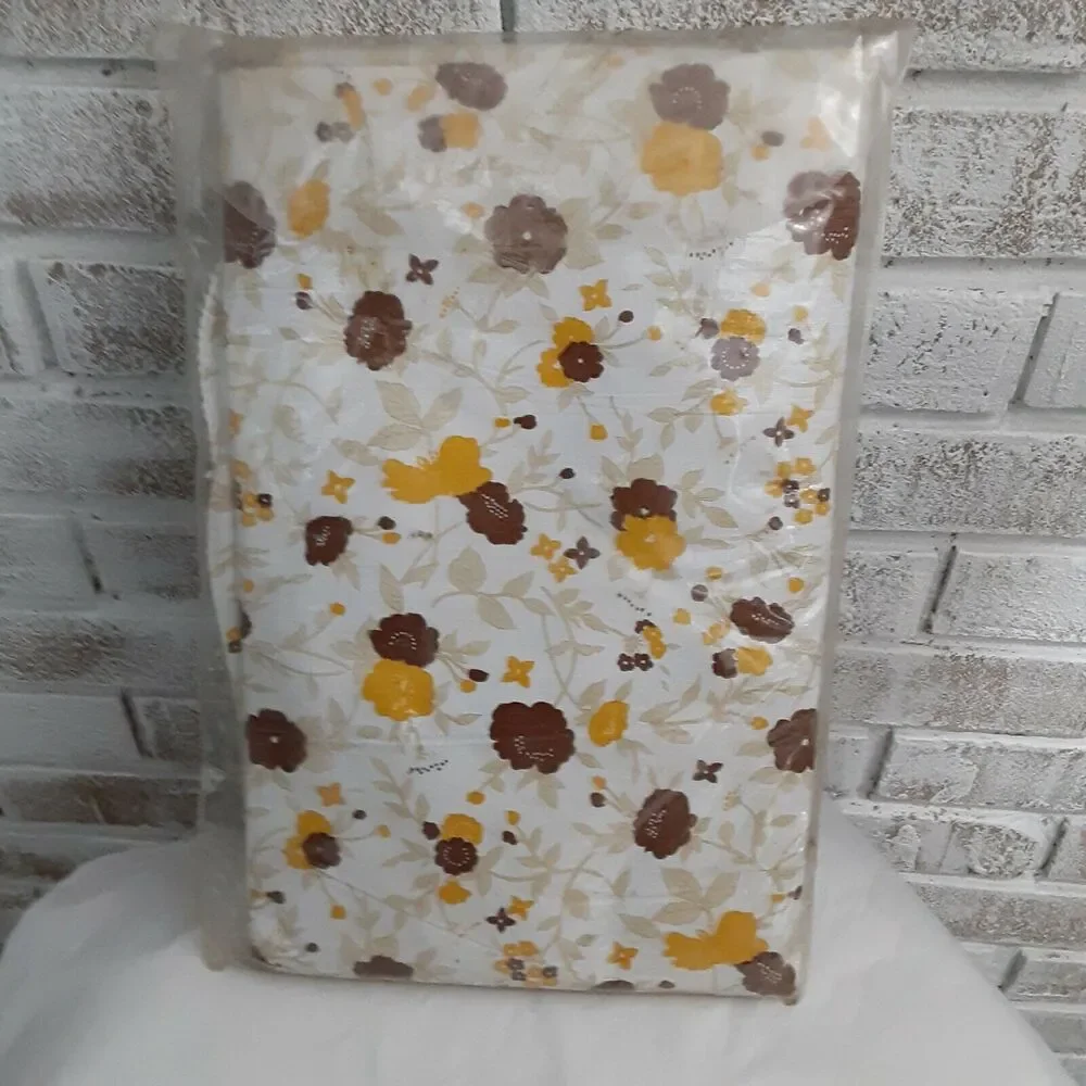 Vintage Smart Set New Vinyl/ Flannel Brown& Goldenseal Tablecloth